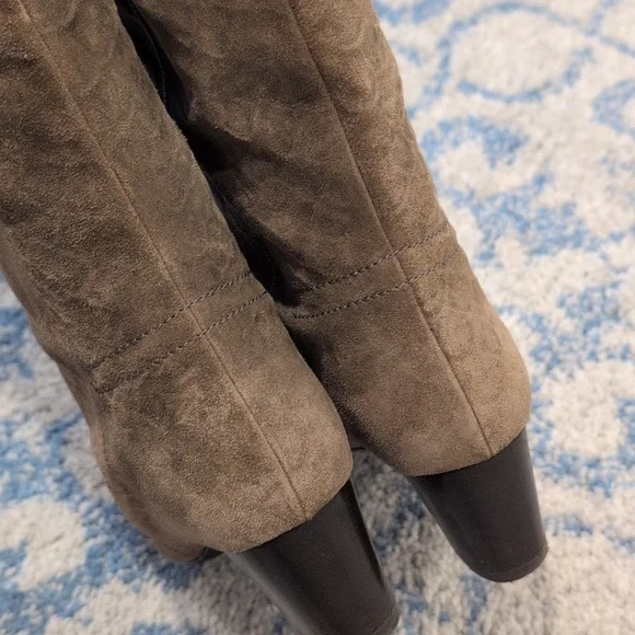 Vero Cuoio Textured Brown Heeled Boots - Picture 10 of 10